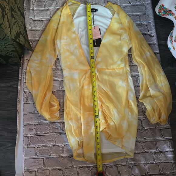 PrettyLittleThing Yellow/White Mini Dress 4 Deep V Long Sleeve Coquette Girl - Picture 7 of 11
